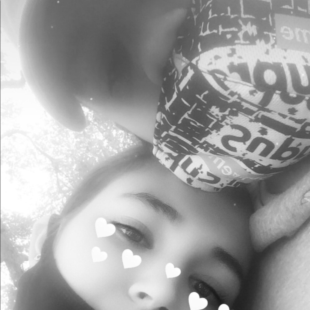 Meet your Posher, Claudia